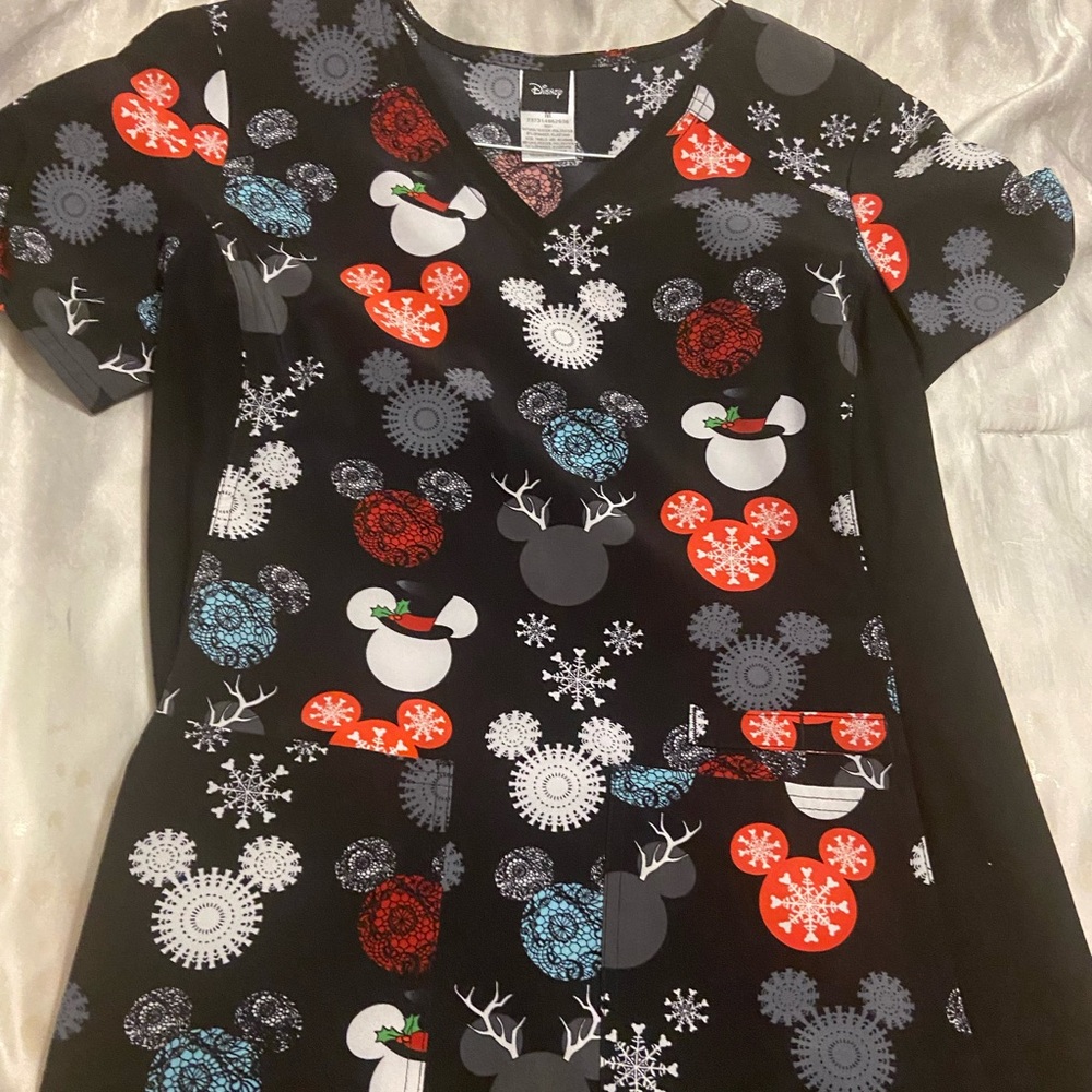 Women’s Disney Christmas scrub top- size medium